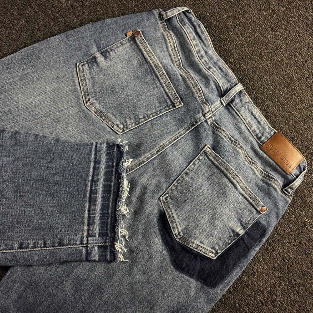 Judy Blue Shadow Pocket Jeans 9/29 Med Wash Released Hem Boyfriend Distressed